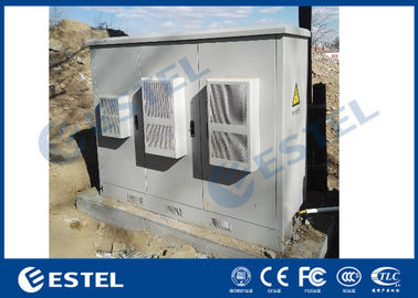 Openlucht de Telecommunicatiekabinet van het Airconditioner Koelsysteem met inbegrip van de Sporen van Batterijlagen/Rek