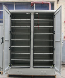 Enige Muur Twee Bijlage van de Baai de Openluchtbatterij met 2 van de Batterijlagen Steun Front Doors