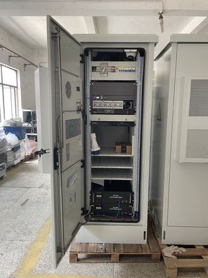 19-Inch 18U Standaard Telecom Buitenkast Met Koelsysteem Eén Roestvrijstalen Voordeur