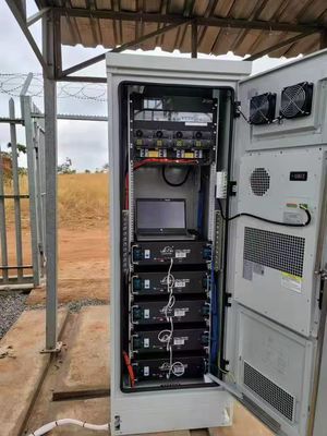 IP55 Buitenbatterijkas met ingebouwde voedingsinstallatie 9KW 48VDC rechtgever voor telecom